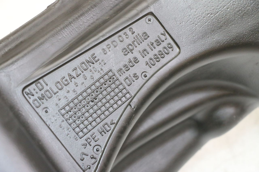 photo de RESERVOIR ESSENCE APRILIA SCARABEO GT TOURING 125 (1999 - 2005) - Zoom état d’usage