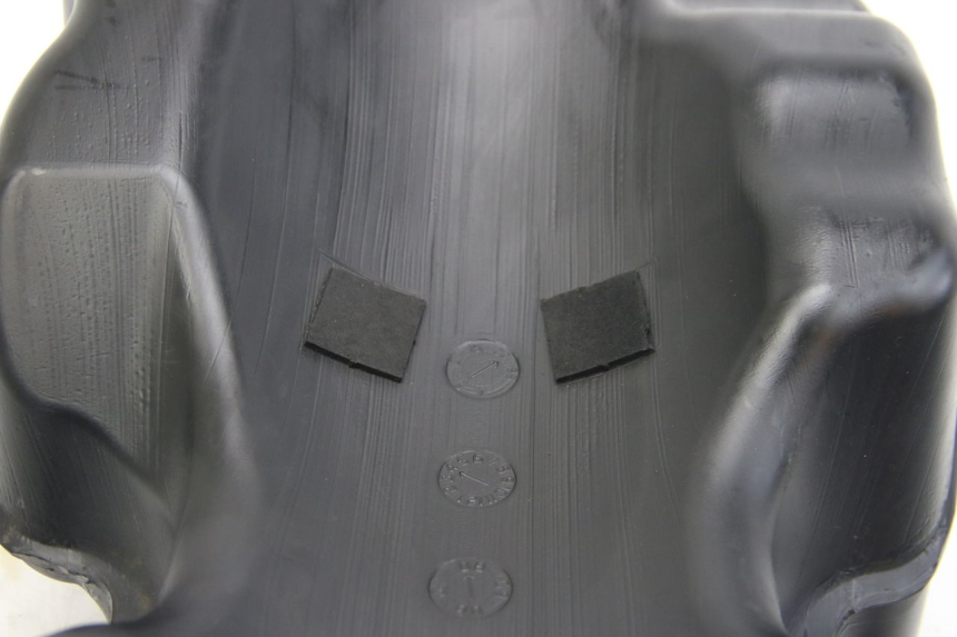 photo de RESERVOIR ESSENCE SUZUKI SIXTEEN 125 (2008 - 2010) - Vue rapprochée