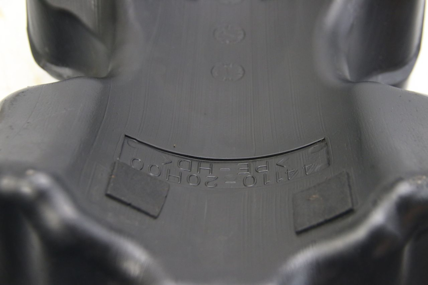 photo de RESERVOIR ESSENCE SUZUKI SIXTEEN 125 (2008 - 2010) - Photo complémentaire