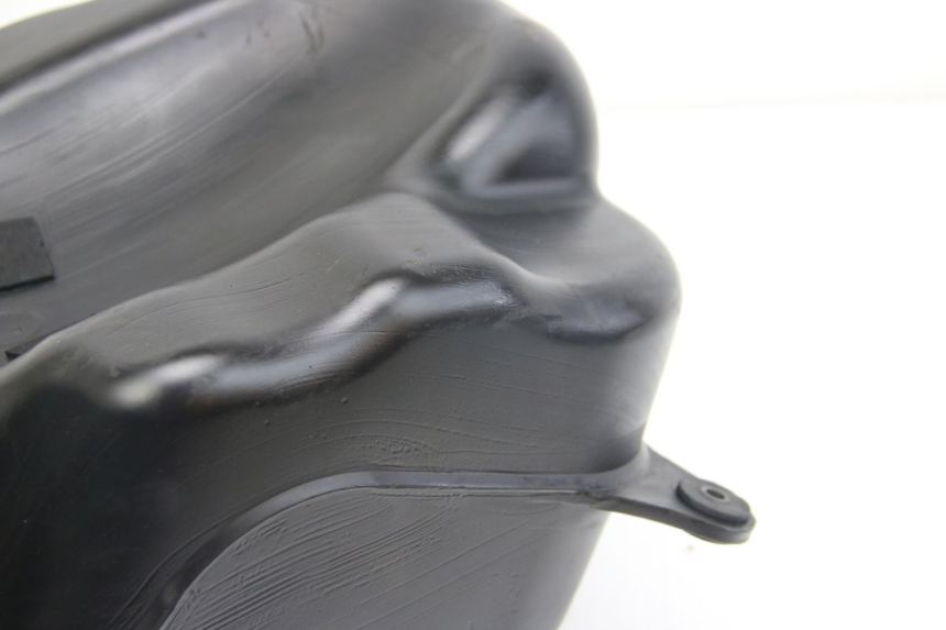 photo de RESERVOIR ESSENCE SUZUKI SIXTEEN 125 (2008 - 2010) - Détail de la pièce