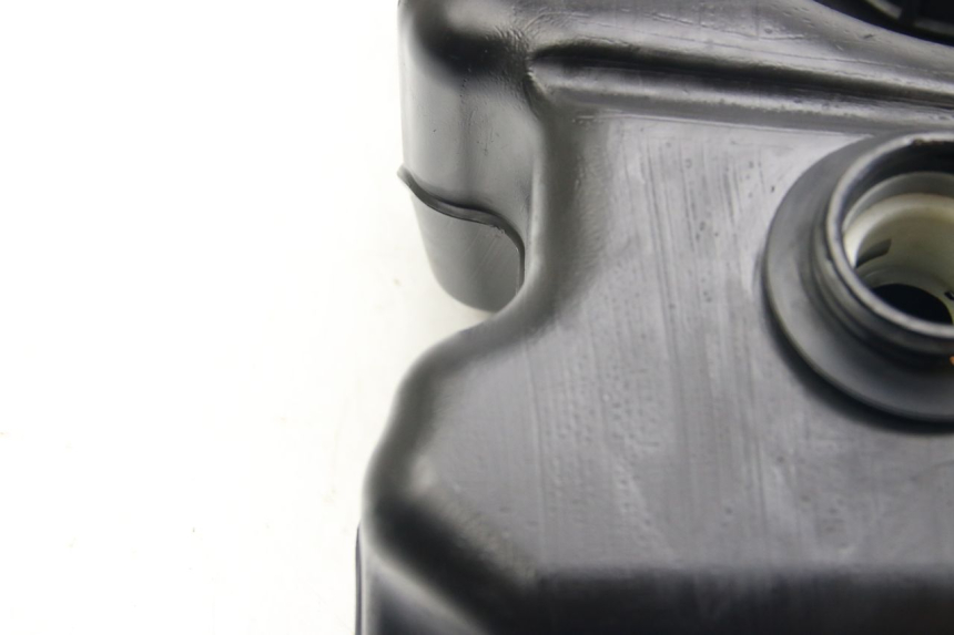 photo de RESERVOIR ESSENCE SUZUKI SIXTEEN 125 (2008 - 2010) - Vue d’ensemble