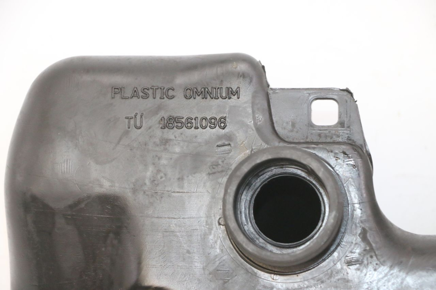 photo de RESERVOIR ESSENCE PEUGEOT SPEEDFIGHT 2 LC 50 (2000 - 2009) - Gros plan technique