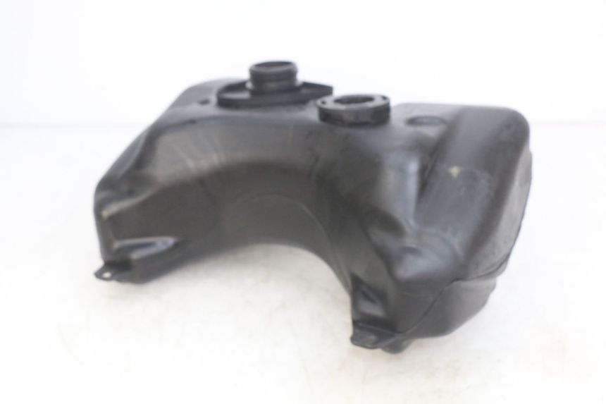 photo de RESERVOIR ESSENCE PEUGEOT SPEEDFIGHT LC 50 (1996 - 2002) - Gros plan technique