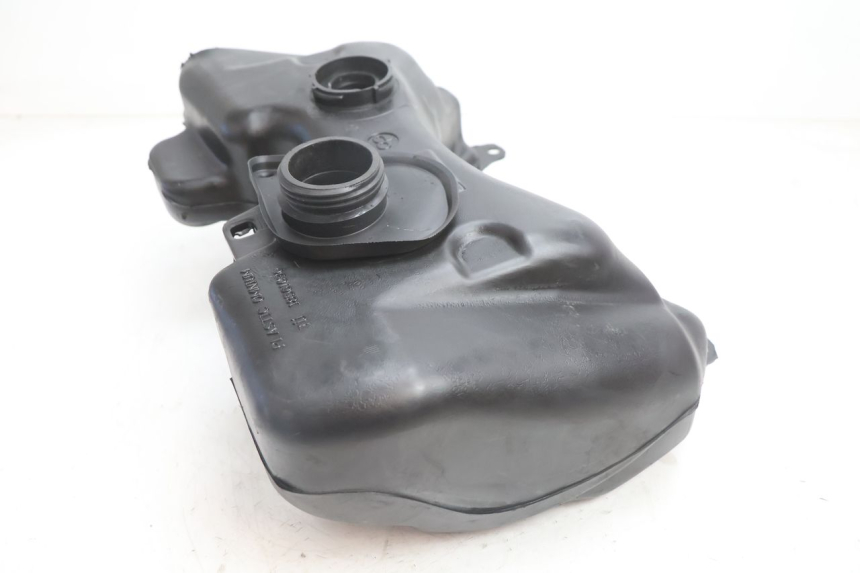 photo de RESERVOIR ESSENCE PEUGEOT SPEEDFIGHT LC 50 (1996 - 2002) - Vue d’ensemble