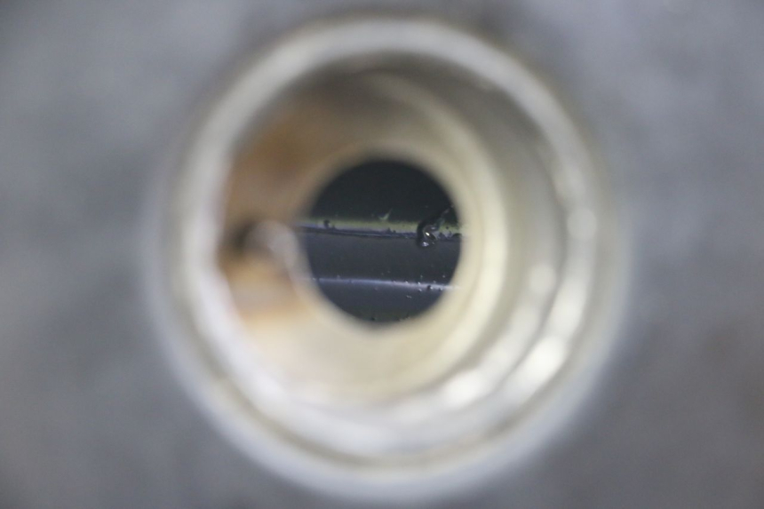 photo de RESERVOIR ESSENCE HARLEY DAVIDSON SPORTSTER XL CUSTOM 1200 (2003 - 2004) - Gros plan technique