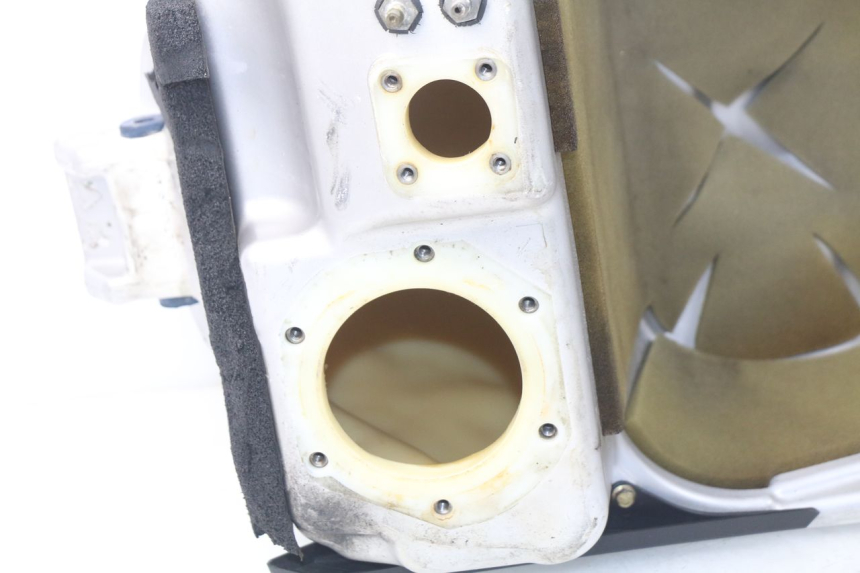 photo de RESERVOIR ESSENCE TRIUMPH SPRINT ST ABS 1050 (2005 - 2007) - Autre angle de vue