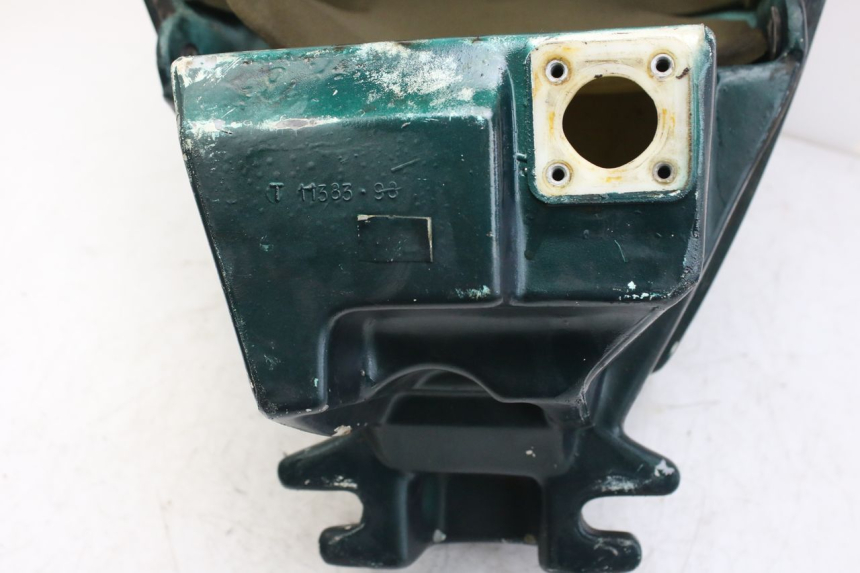 photo de RESERVOIR ESSENCE TRIUMPH SPRINT ST 955 (1999 - 2001) - Détail de la pièce