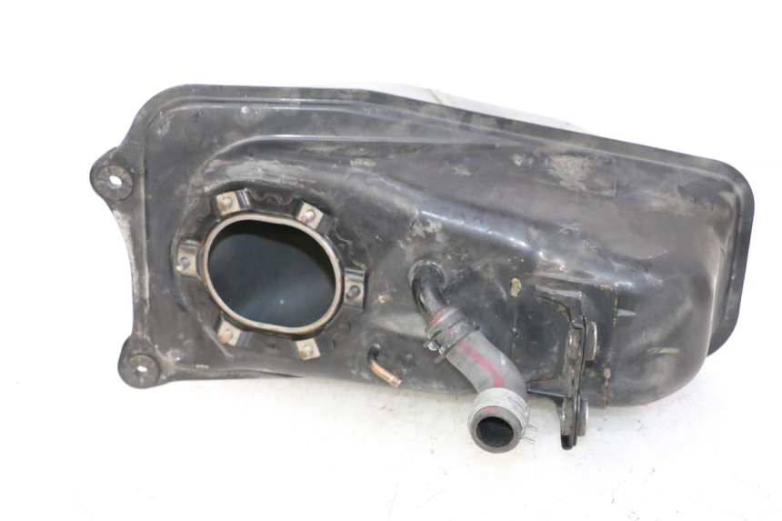 photo de RESERVOIR ESSENCE HONDA ST PAN EUROPEAN 1300 (2002 - 2013) - Gros plan technique