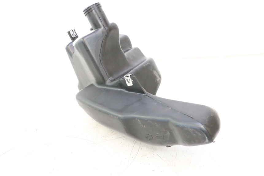 photo de RESERVOIR ESSENCE GILERA STALKER 50 (2004 - 2014) - Gros plan technique