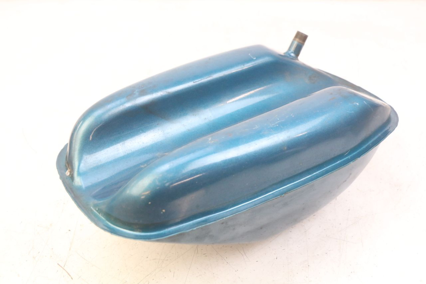 photo de RESERVOIR ESSENCE JAWA STELLA BABETTA 134 50 - Gros plan technique