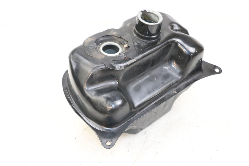 photo de Fuel tank VASTRO STREET X 4T 50 (2016 - 2021) - Gros plan technique