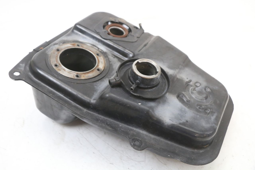 photo de RESERVOIR ESSENCE KYMCO SUPER 8 4T 50 (2021 - 2024) - Autre angle de vue