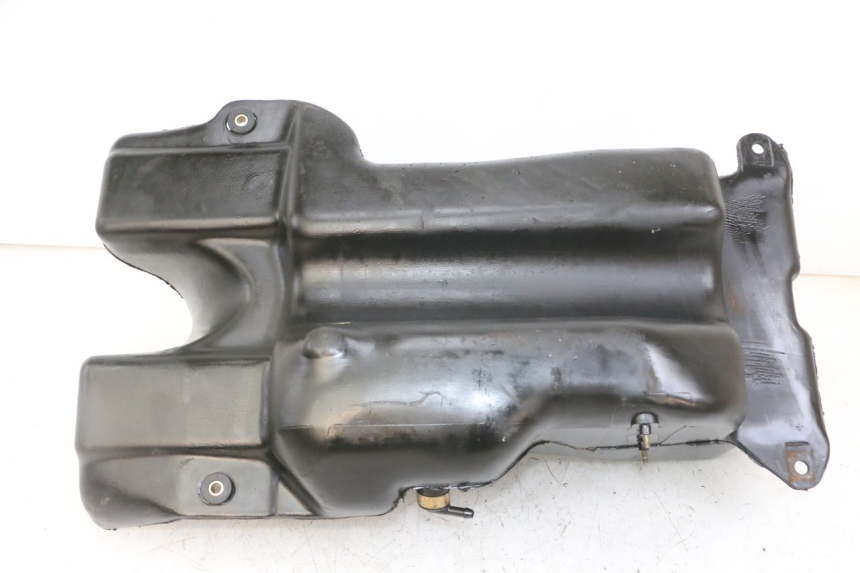 photo de RESERVOIR ESSENCE PIAGGIO SUPER LX 125 (2000 - 2003) - Zoom état d’usage