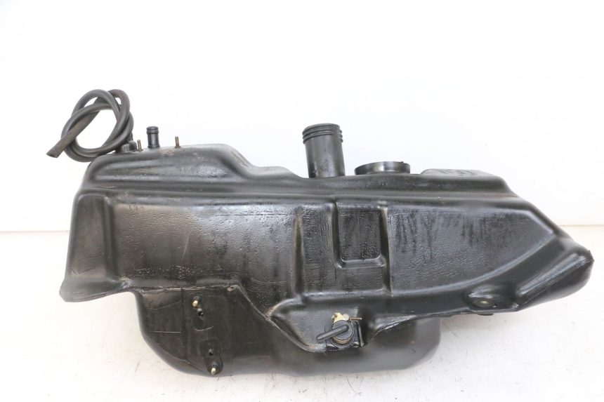 photo de RESERVOIR ESSENCE PIAGGIO SUPER LX 125 (2000 - 2003) - Gros plan technique