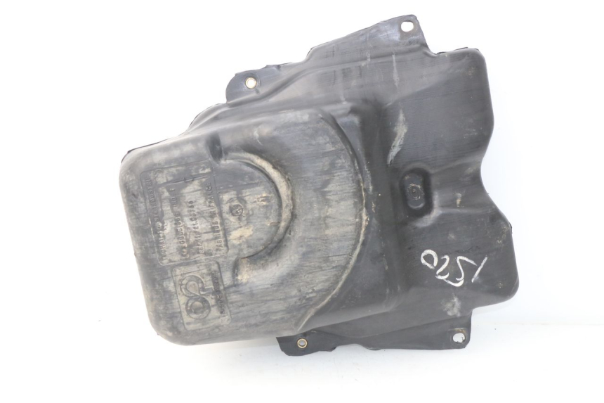 photo de RESERVOIR ESSENCE PEUGEOT SV 50 (1992 - 2004) - Détail de la pièce