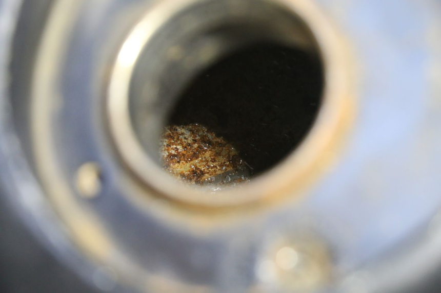 photo de RESERVOIR ESSENCE YAMAHA TDR DELTABOX 125 (1997 - 2003) - Détails caractéristiques