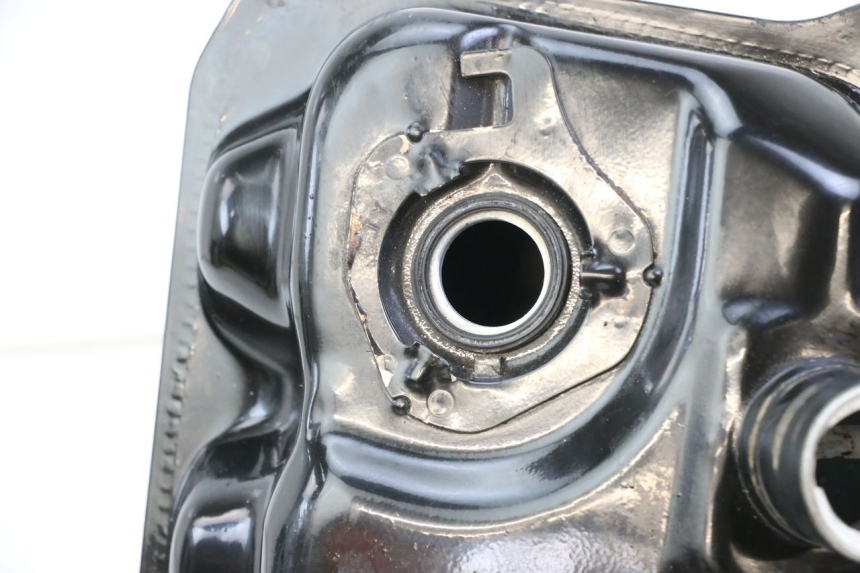 photo de RESERVOIR ESSENCE TNT MOTOR ROMA 10' 2T 50 (2011 - 2018) - Gros plan technique