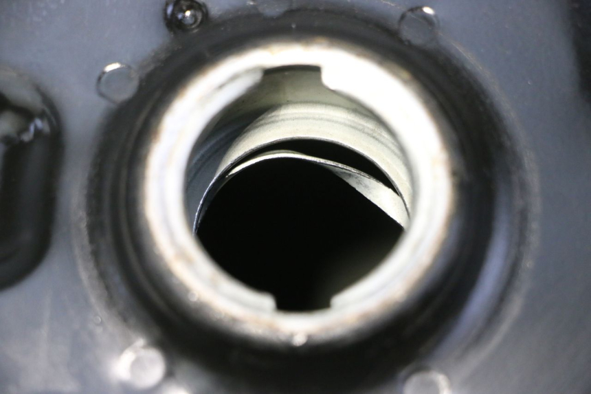 photo de RESERVOIR ESSENCE PEUGEOT TWEET PRO CARGO 50 (2018 - 2022) - Zoom état d’usage