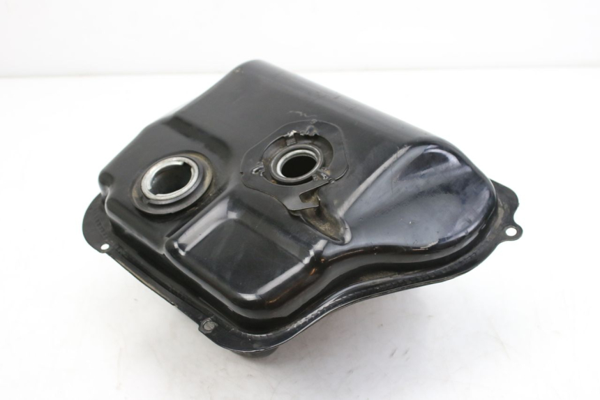 photo de RESERVOIR ESSENCE PEUGEOT TWEET 125 (2010 - 2017) - Autre angle de vue