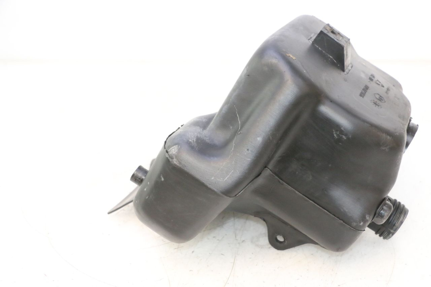 photo de RESERVOIR ESSENCE PIAGGIO TYPHOON 50 (2000 - 2009) - Autre angle de vue