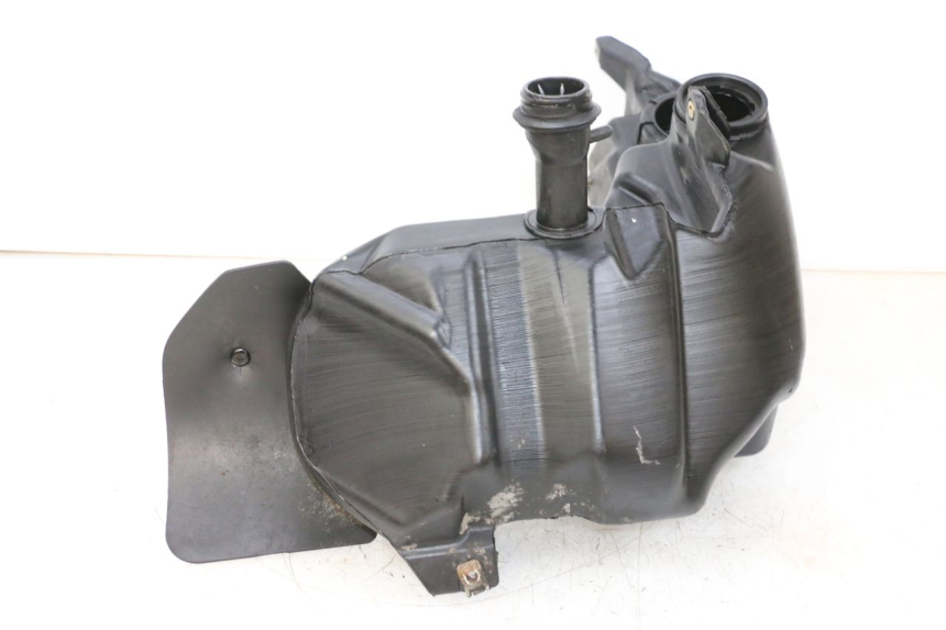 photo de RESERVOIR ESSENCE PIAGGIO VESPA GTS SUPER IE 125 (2009 - 2016) - Autre angle de vue
