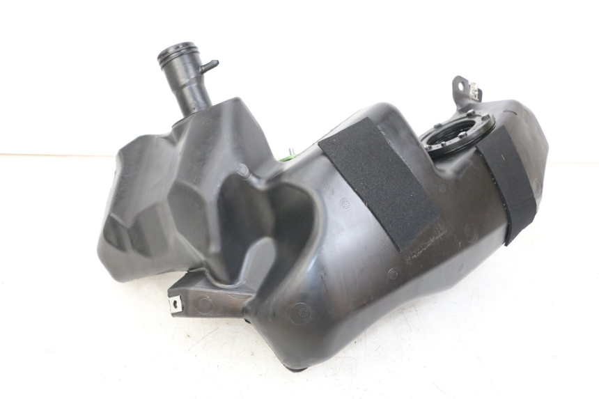 photo de RESERVOIR ESSENCE PIAGGIO VESPA PRIMAVERA 4T 50 (2021 - 2024) - Gros plan technique