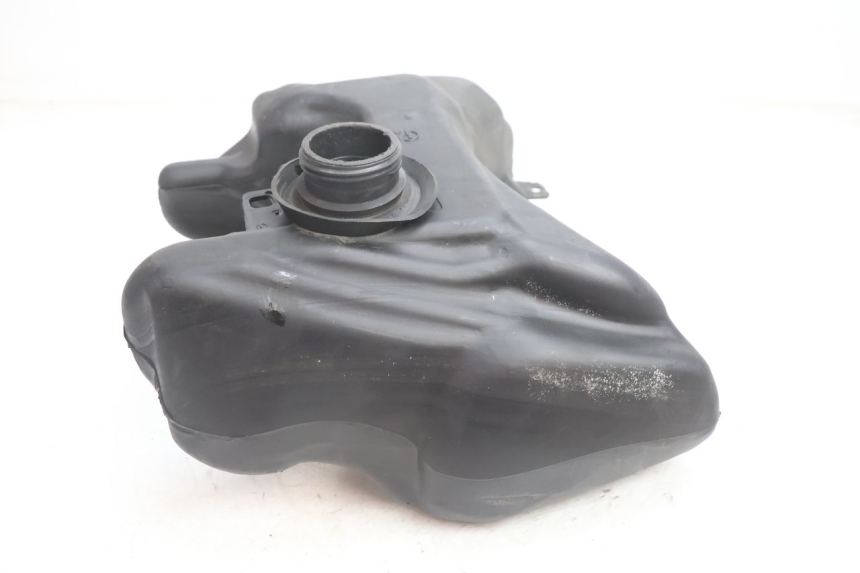 photo de RESERVOIR ESSENCE PEUGEOT VIVACITY 50 (2004 - 2009) - Gros plan technique