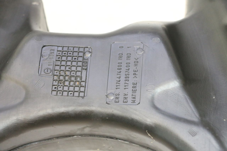 photo de RESERVOIR ESSENCE PEUGEOT VIVACITY 50 (2004 - 2009) - Points de fixation