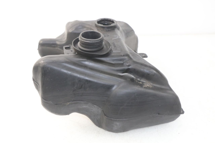 photo de RESERVOIR ESSENCE PEUGEOT VIVACITY 100 (1999 - 2008) - Gros plan technique