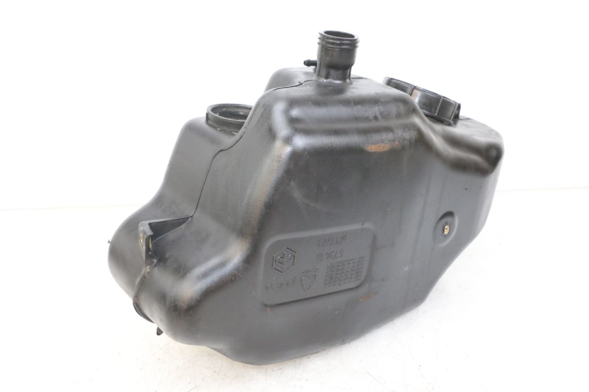 photo de RESERVOIR ESSENCE PIAGGIO X10 125 (2012 - 2017) - Gros plan technique