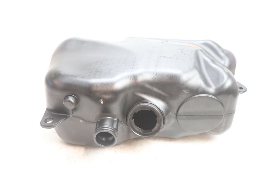 photo de RESERVOIR ESSENCE PIAGGIO X8 STREET 125 (2006 - 2007) - Vue d’ensemble