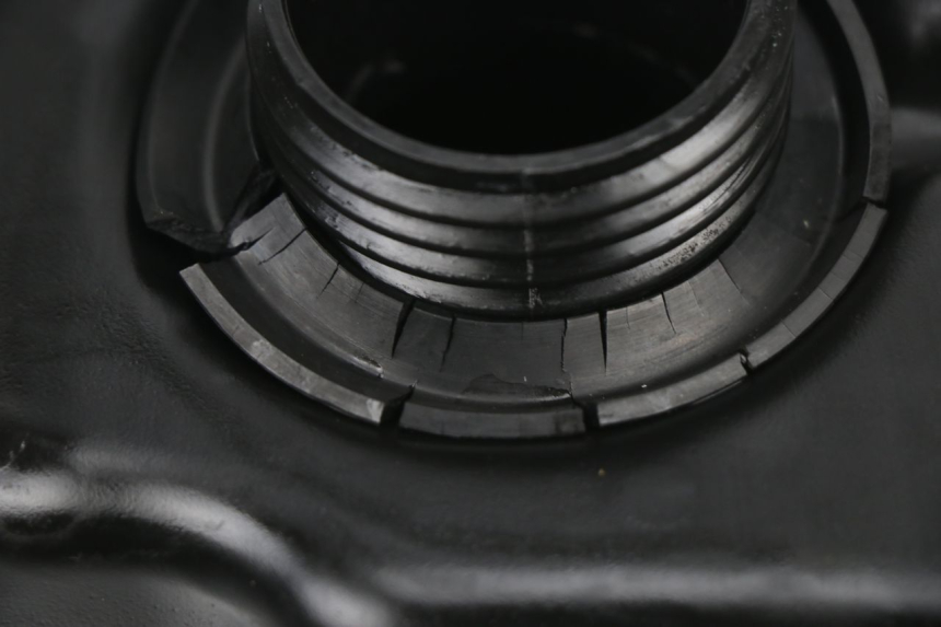 photo de RESERVOIR ESSENCE RAZZO XENON 4T 50 (2008 - 2012) - Zoom état d’usage