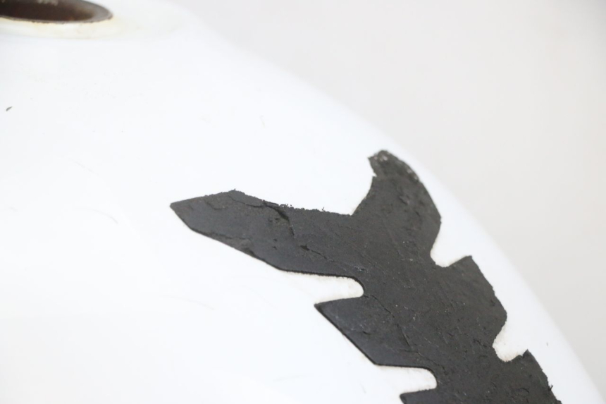 photo de RESERVOIR ESSENCE HONDA XLV VARADERO 125 (2000 - 2006) - Gros plan technique