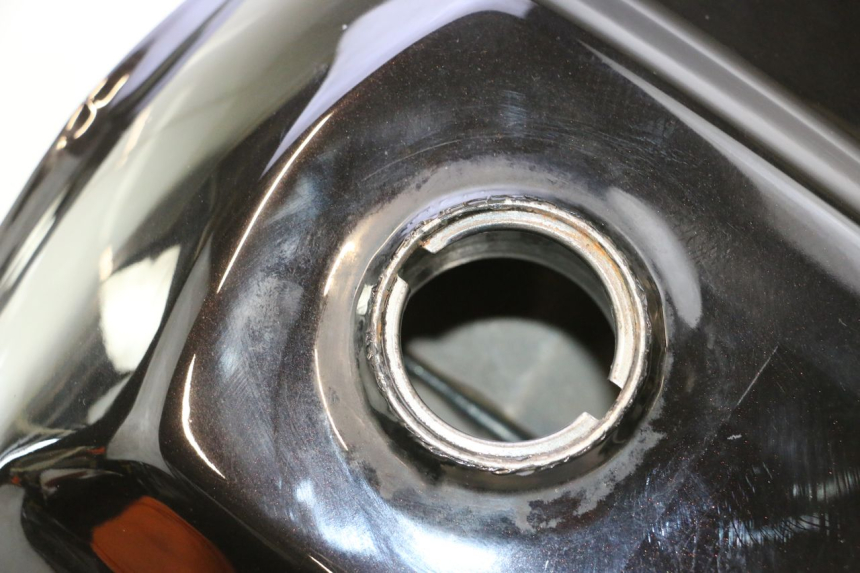 photo de RESERVOIR ESSENCE HONDA XRV AFRICA TWIN 750 (1990 - 1992) - Gros plan technique