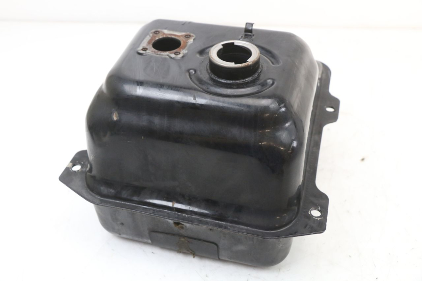 photo de RESERVOIR ESSENCE YAMAHA YE ZEST 50 (1992 - 1998) - Détail de la pièce