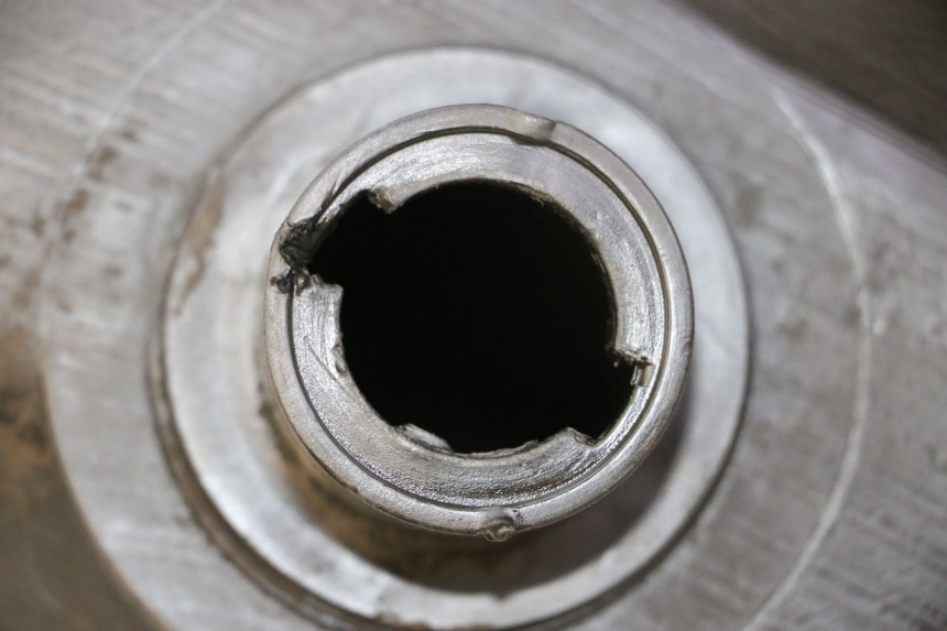 photo de RESERVOIR ESSENCE YAMAHA YP MAJESTY 125 (2007 - 2010) - Points de fixation