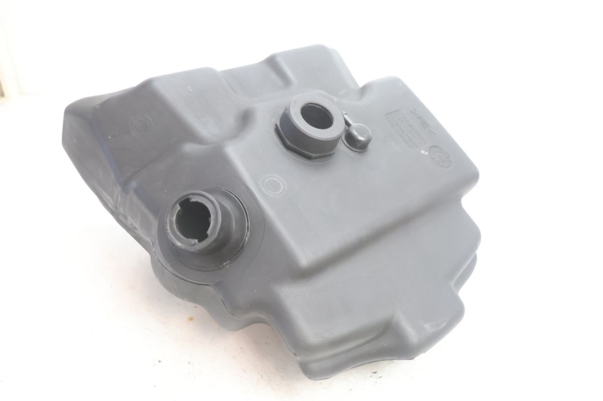 photo de RESERVOIR ESSENCE YAMAHA YP MAJESTY 125 (2002 - 2006) - Détail de la pièce