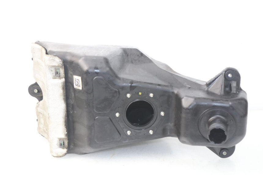 photo de RESERVOIR ESSENCE YAMAHA YP X-MAX XMAX 400 (2014 - 2017) - Vue principale