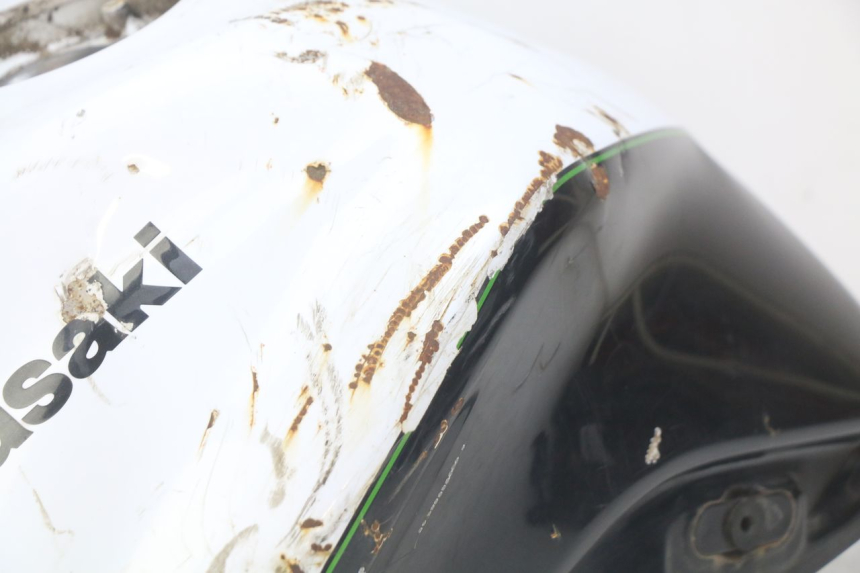 photo de RESERVOIR ESSENCE KAWASAKI Z 750 (2007 - 2013) - Détails caractéristiques