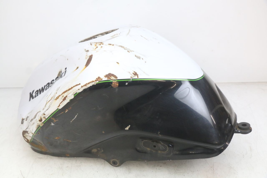 photo de RESERVOIR ESSENCE KAWASAKI Z 750 (2007 - 2013) - Vue rapprochée
