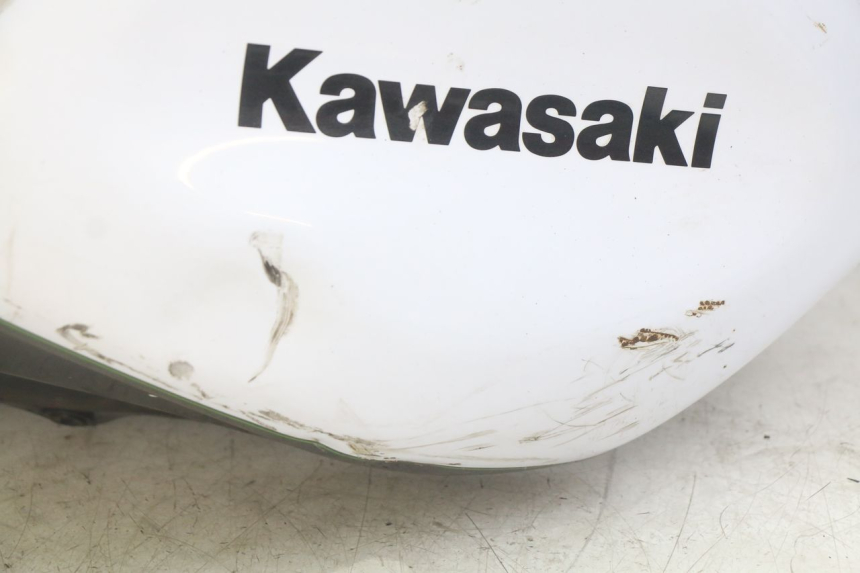 photo de RESERVOIR ESSENCE KAWASAKI Z 750 (2007 - 2013) - Autre angle de vue