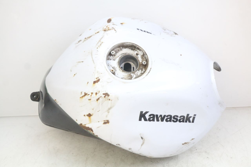 photo de RESERVOIR ESSENCE KAWASAKI Z 750 (2007 - 2013) - Gros plan technique