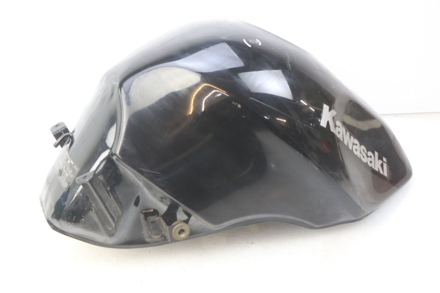 photo de RESERVOIR ESSENCE KAWASAKI ZZR 600 (1995 - 2004) - Gros plan technique