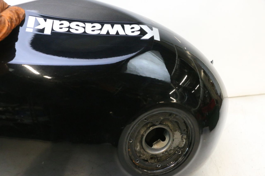photo de RESERVOIR ESSENCE KAWASAKI ZZR 600 (1995 - 2004) - Zoom composants