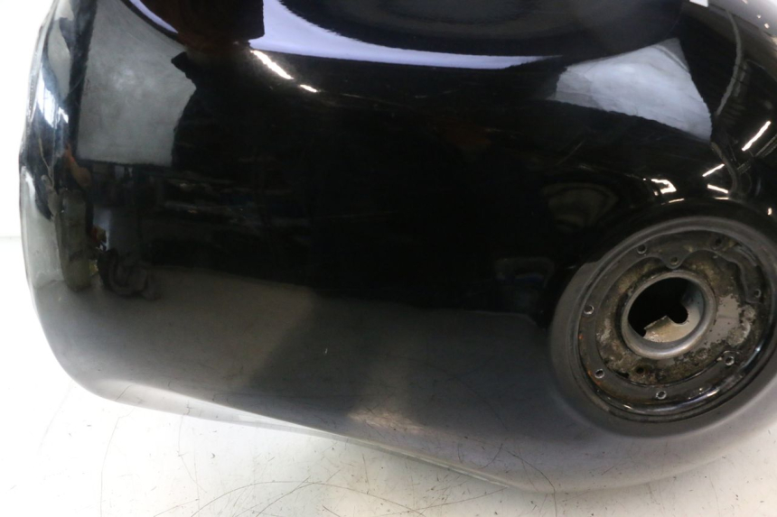 photo de RESERVOIR ESSENCE KAWASAKI ZZR 600 (1995 - 2004) - Vue rapprochée