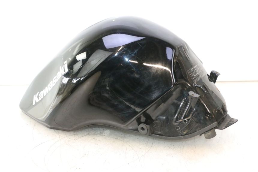 photo de RESERVOIR ESSENCE KAWASAKI ZZR 600 (1995 - 2004) - Gros plan technique