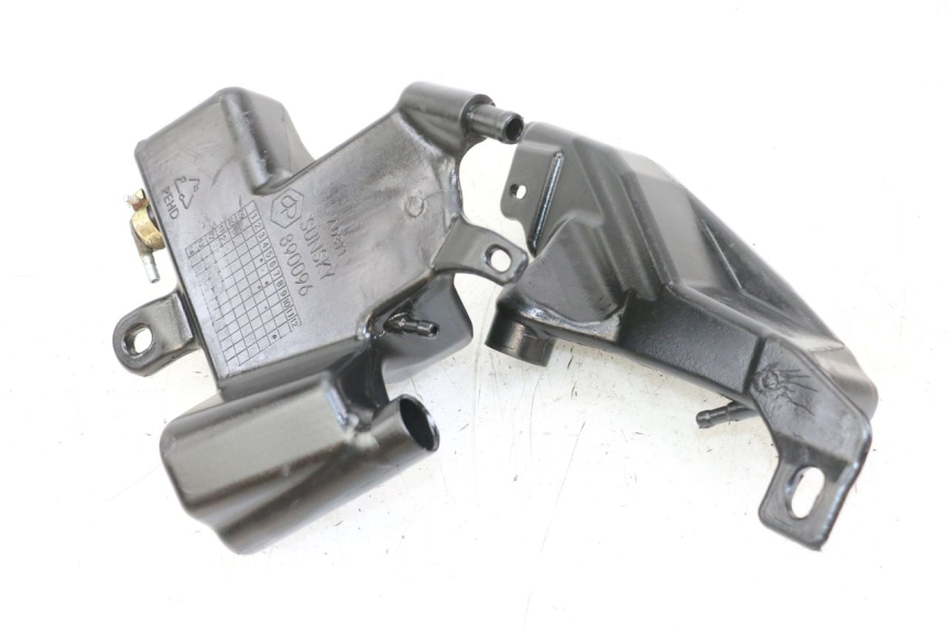 photo de RESERVOIR HUILE APRILIA SR MOTARD 50 (2012 - 2018) - Zoom état d’usage