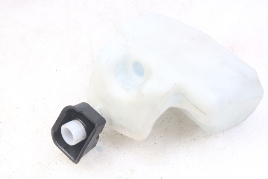 photo de RÉSERVOIR HUILE PEUGEOT CITYSTAR 50 (2013 - 2017) - Autre angle de vue