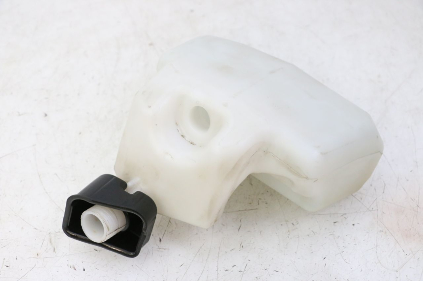 photo de RÉSERVOIR HUILE PEUGEOT CITYSTAR 50 (2013 - 2017) - Points de fixation