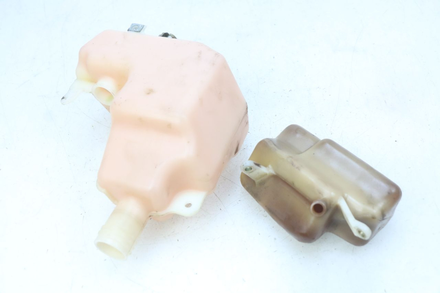 photo de RESERVOIR HUILE HONDA FES PANTHEON 2T 125 (1998 - 2002) - Vue principale